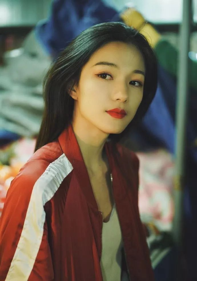 杜婷接班陈都灵成为南航校花,仰头瞬间超像钟楚曦_我的好趣坞